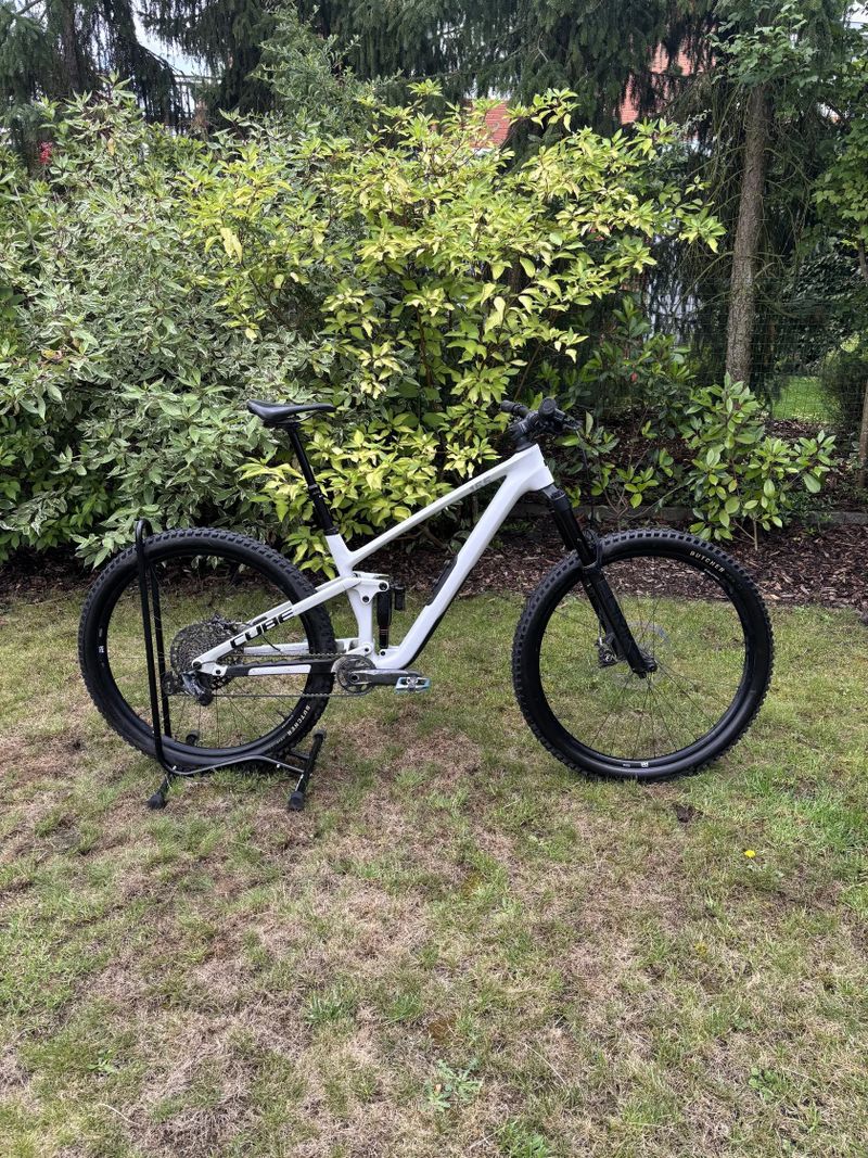 Cube stereo one55 race