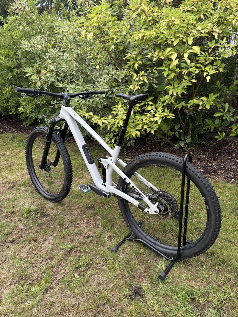 Cube stereo one55 race