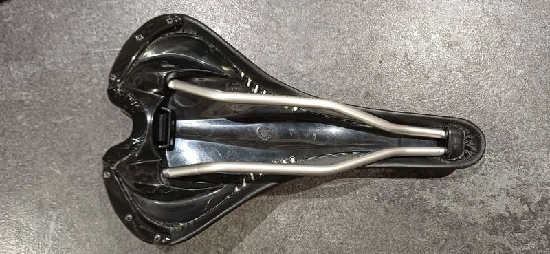Prodám sedla Fizik, Selle Royal, DDK.