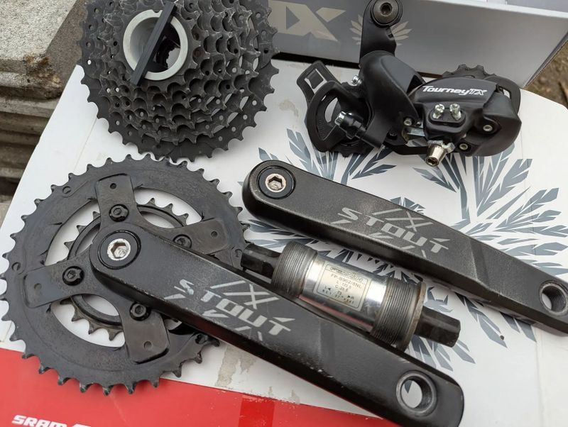 Sada pohodu (groupset) z kola Specialized Rockhopper