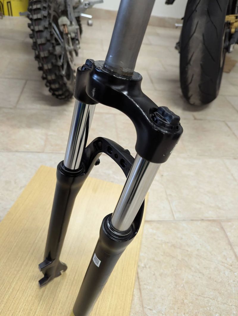 Vidlice SR Suntour XCE 29", 100 mm, 1 1/8" AHEAD