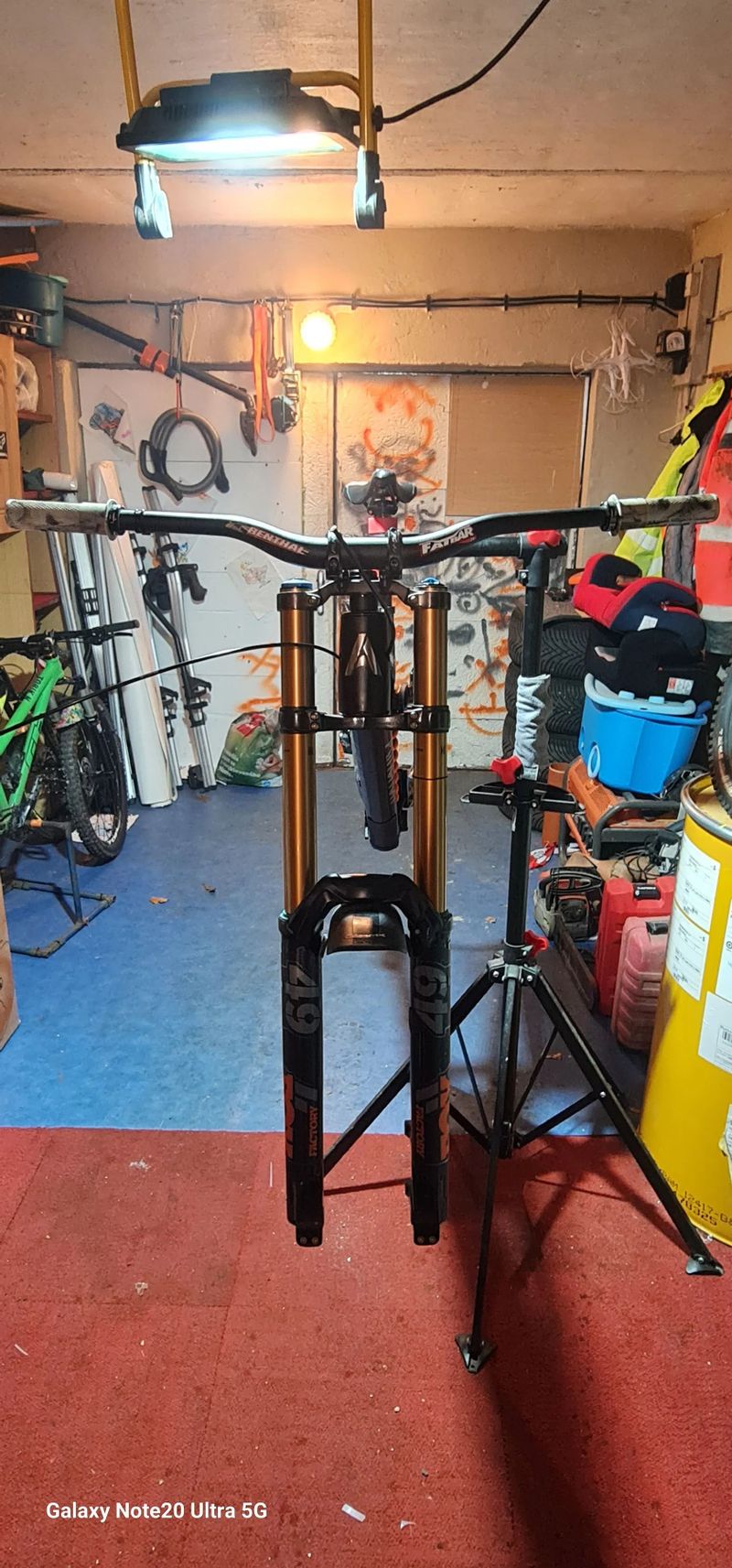 Atherton AM.200M velikost 8 mulet karbon/titan