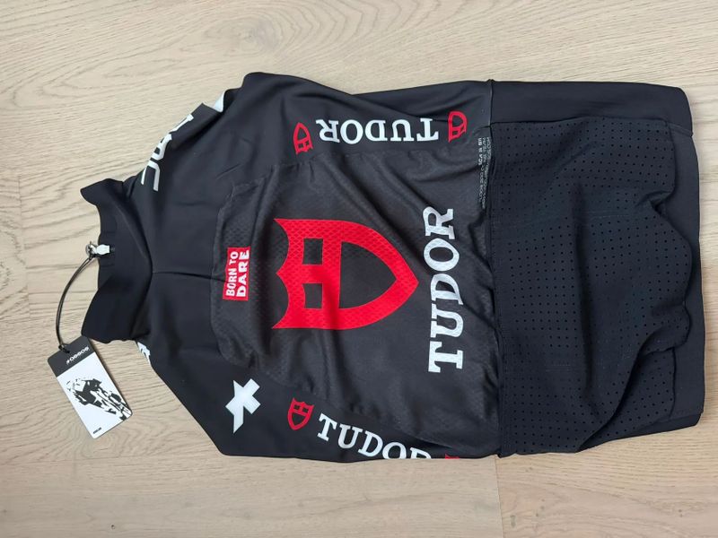 Vesta ASSOS TUDOR