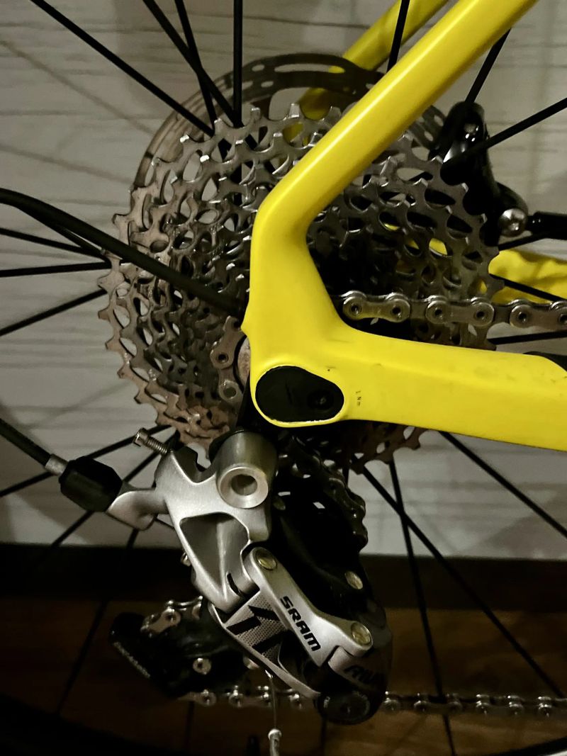 Gravel Canyon vel.54cm Sram rival 1x 11