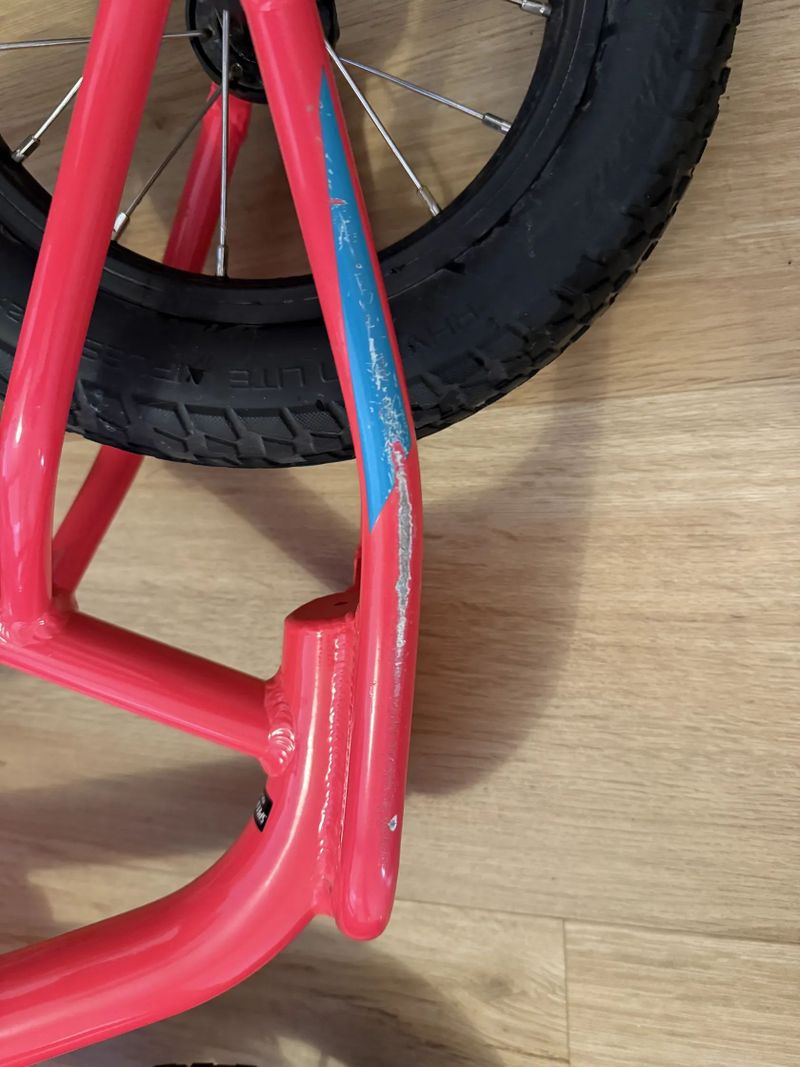 Odražedlo SPECIALIZED Hotwalk ACID PINK