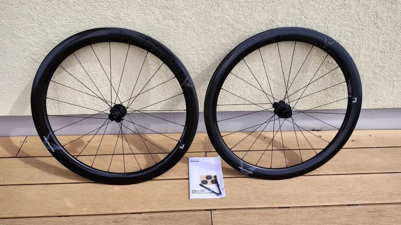 Silniční karbonová kola Bianchi Velomann Plutonium 50 TLR ořech Shimano 11/12