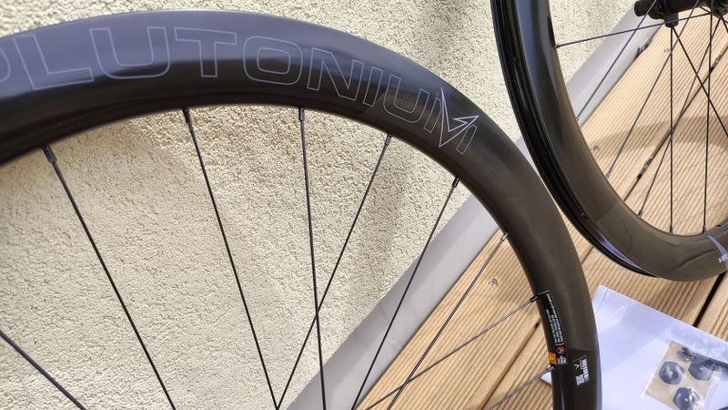 Silniční karbonová kola Bianchi Velomann Plutonium 50 TLR ořech Shimano 11/12