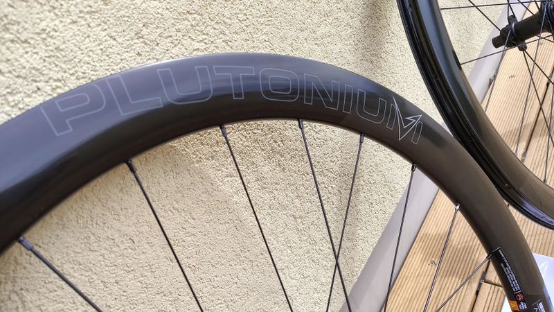 Silniční karbonová kola Bianchi Velomann Plutonium 50 TLR ořech Shimano 11/12