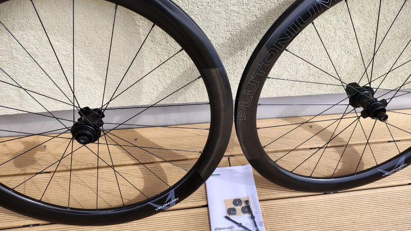 Silniční karbonová kola Bianchi Velomann Plutonium 50 TLR ořech Shimano 11/12