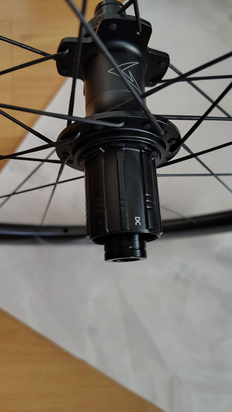 Silniční karbonová kola Bianchi Velomann Plutonium 50 TLR ořech Shimano 11/12