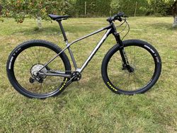 NEJETÝ karbonový hardtail Orbea Orbea Alma M30