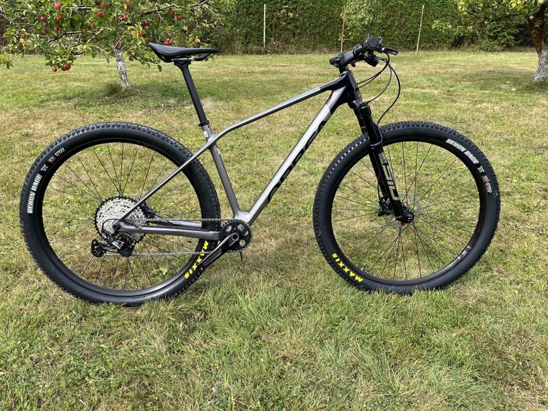 NEJETÝ karbonový hardtail Orbea Alma M30