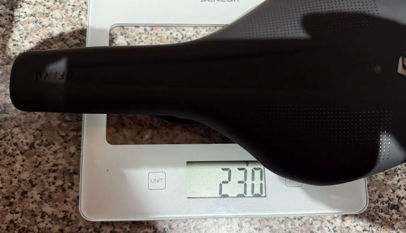 Sedlo Syncros Tofino R 1.5, se středovým prolisem