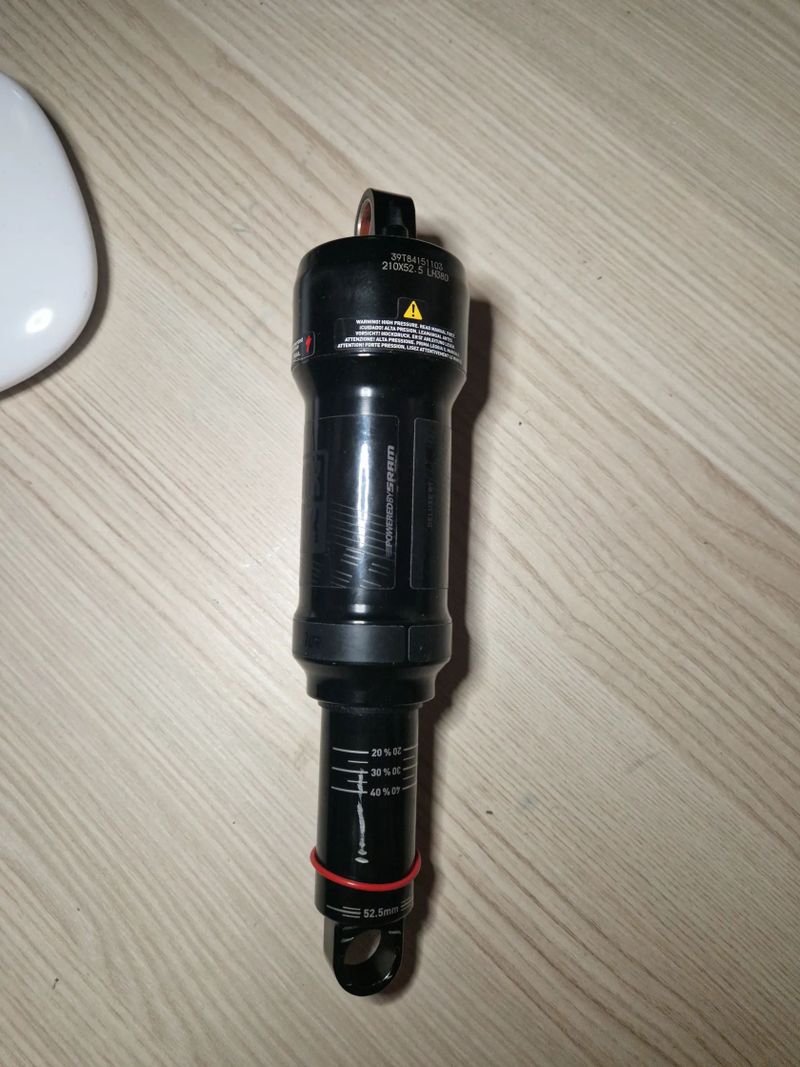 Rock Shox deluxe rt 210×52.5