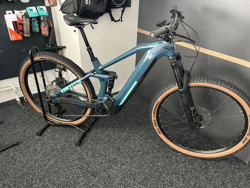 CUBE Stereo Hybrid 140 HPC RACE 625 vel.M 2022 KARBON
