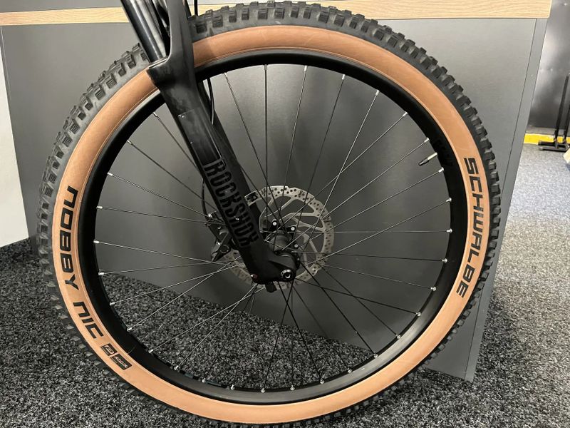 CUBE Stereo Hybrid 140 HPC RACE 625 vel.M 2022 KARBON