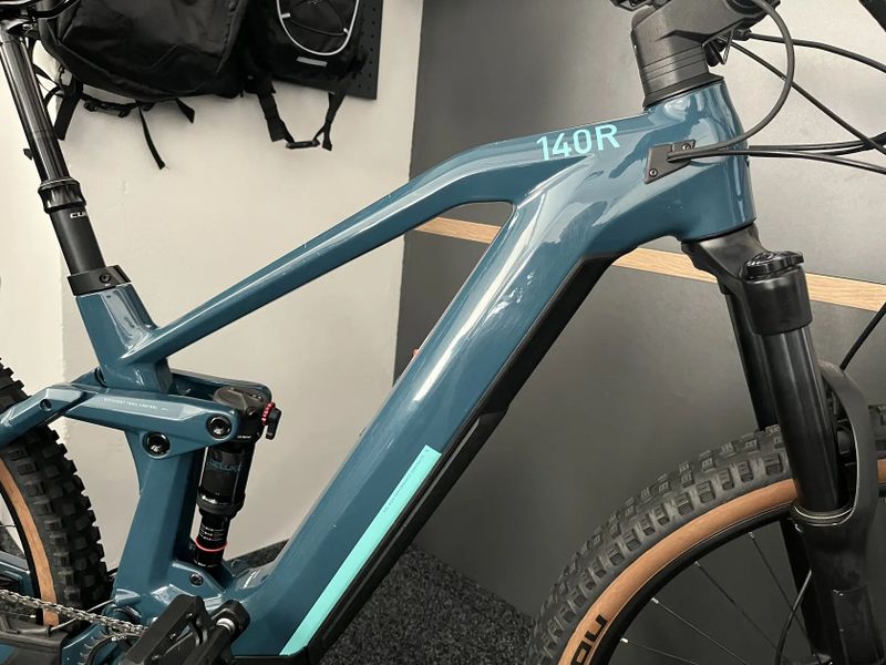 CUBE Stereo Hybrid 140 HPC RACE 625 vel.M 2022 KARBON