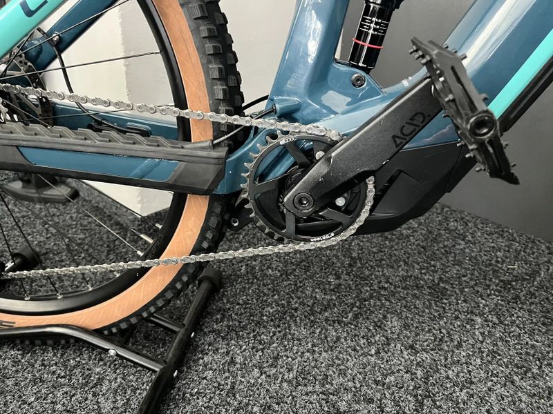 CUBE Stereo Hybrid 140 HPC RACE 625 vel.M 2022 KARBON