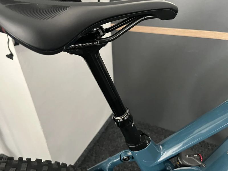 CUBE Stereo Hybrid 140 HPC RACE 625 vel.M 2022 KARBON