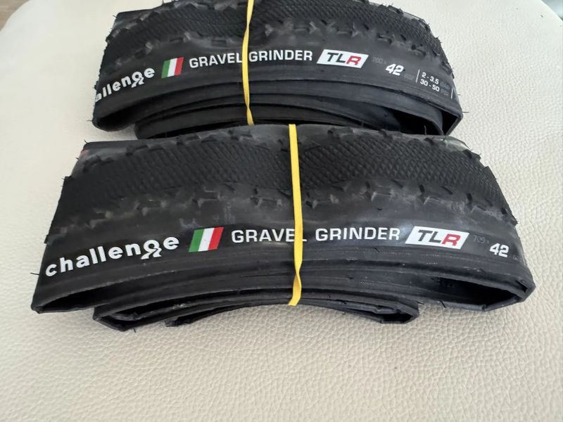 2ks TOP Gravel plášťů CHALLENGE GRAVEL GRINDER TLR 42, kevlar 120 TPI