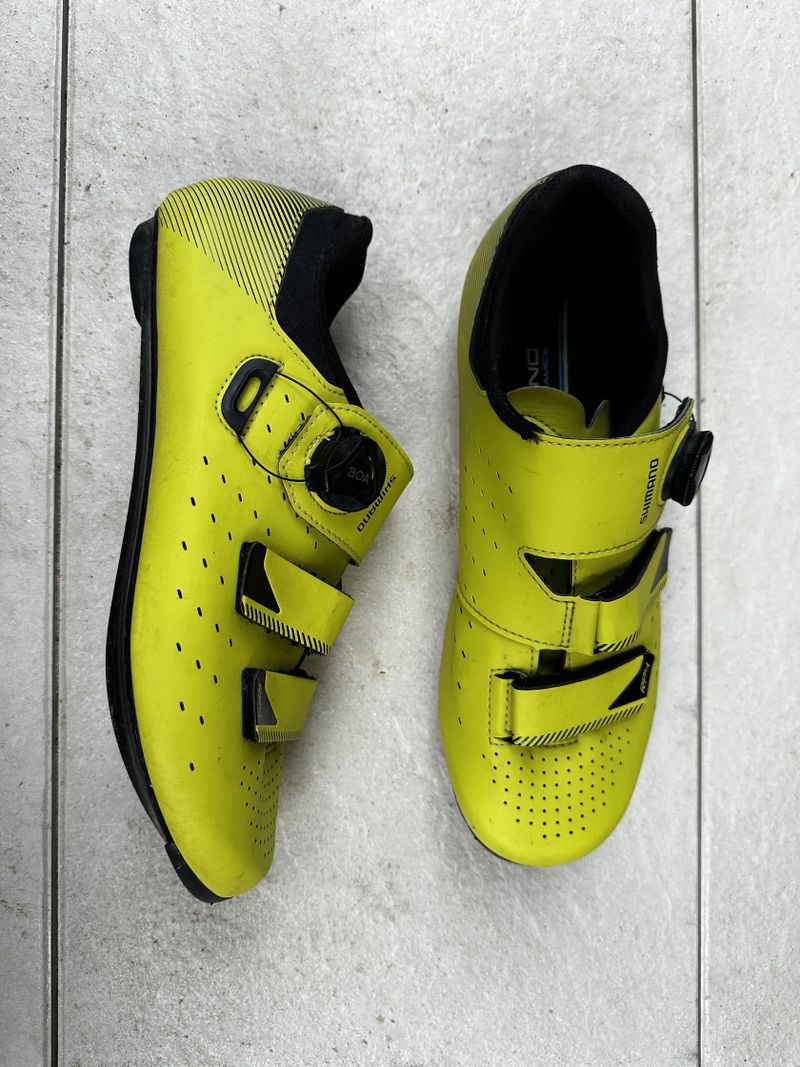 Silniční tretry Shimano + kufry a pedály 