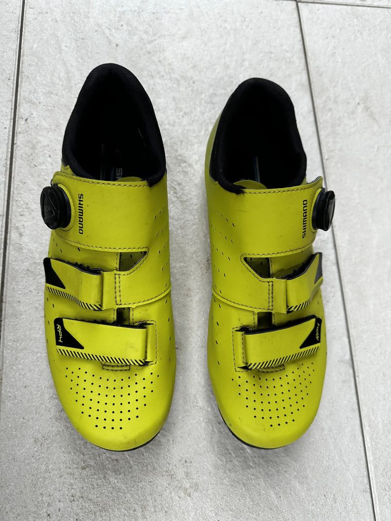 Silniční tretry Shimano + kufry a pedály 