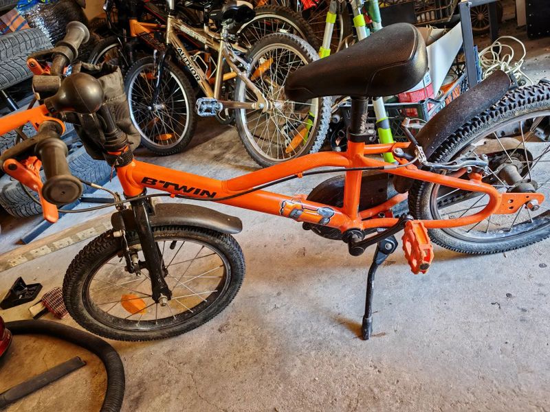kvalitní kolo z Decathlonu v zachovalém funkčním stavu