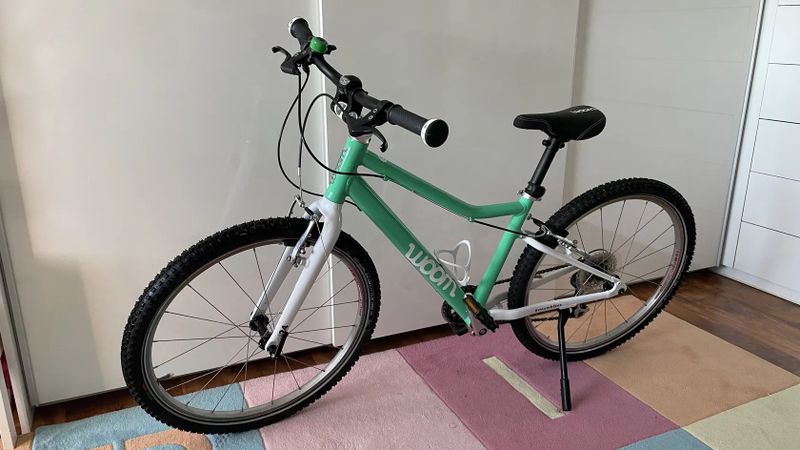 Ultralehké dětské kolo Woom 5 24 s příslušenstvím