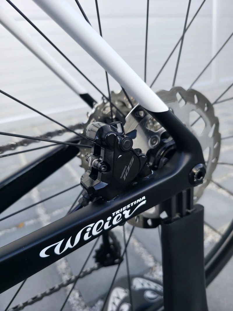 Silniční kolo Wilier Garda Carbon Disc 105 2025