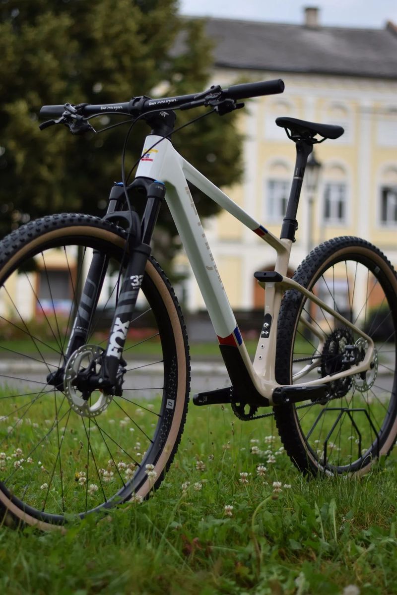 NOVÝ softail Lee Cougan RAMPAGE INNOVA – M - Full XT - Leo Paez Edition