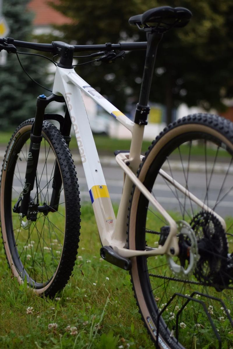 NOVÝ softail Lee Cougan RAMPAGE INNOVA – M - Full XT - Leo Paez Edition