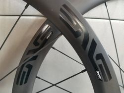 karbonové diskové výplety s Novatek náboji, Shimano ořech