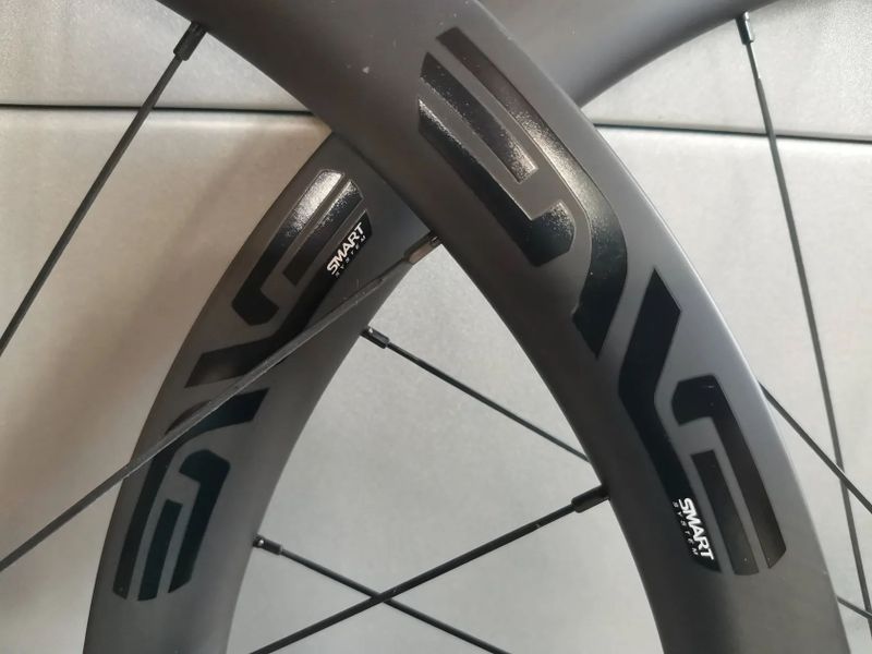 karbonové diskové výplety s Novatek náboji, Shimano ořech