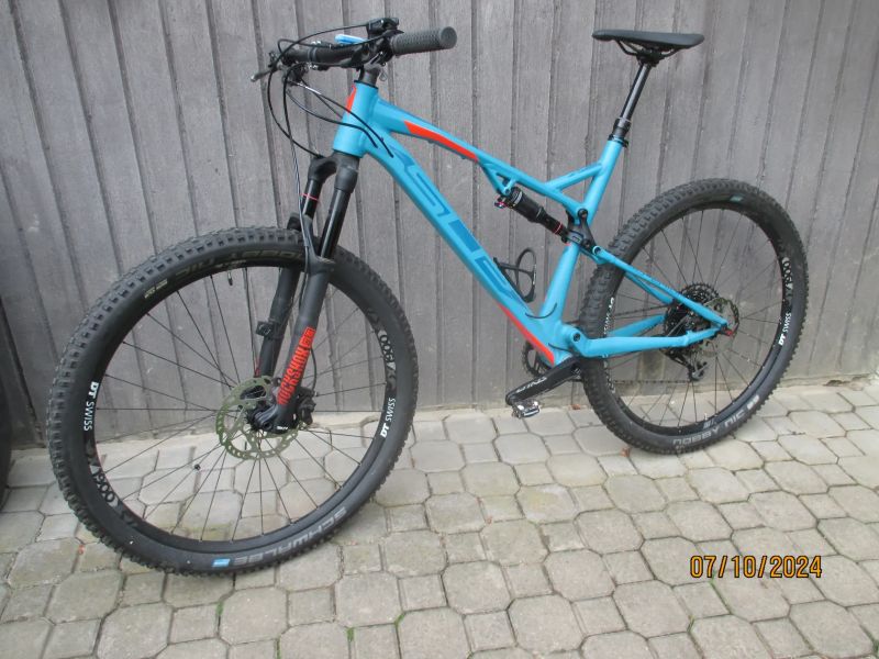 Prodám tohoto horáka. Má naježděno asi 400km po asfaltu. Při rozumném jednání sleva. tel:733 555 622