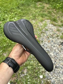 WTB Pro Volt s logem Pivot