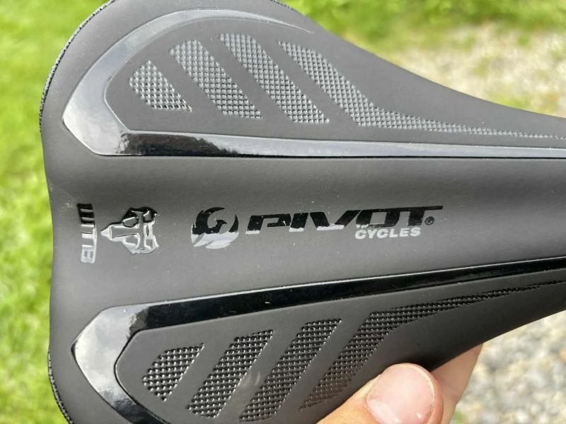 WTB Pro Volt s logem Pivot