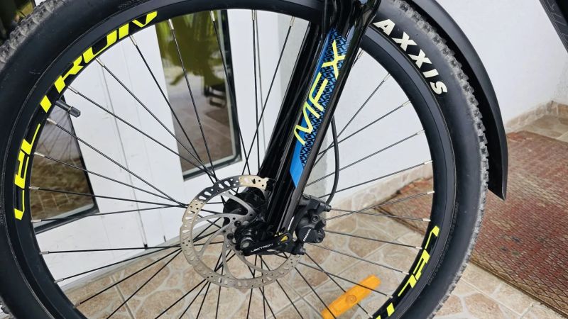 Horské elektrokolo Lectron Esconder MFX 29” – špičkový stav, rám 21”, najeto jen 888 km 