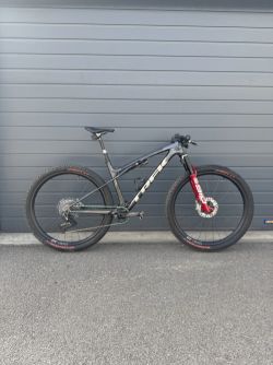 Trek Supercaliber SLR Gen 2 flight attendant vel. L 