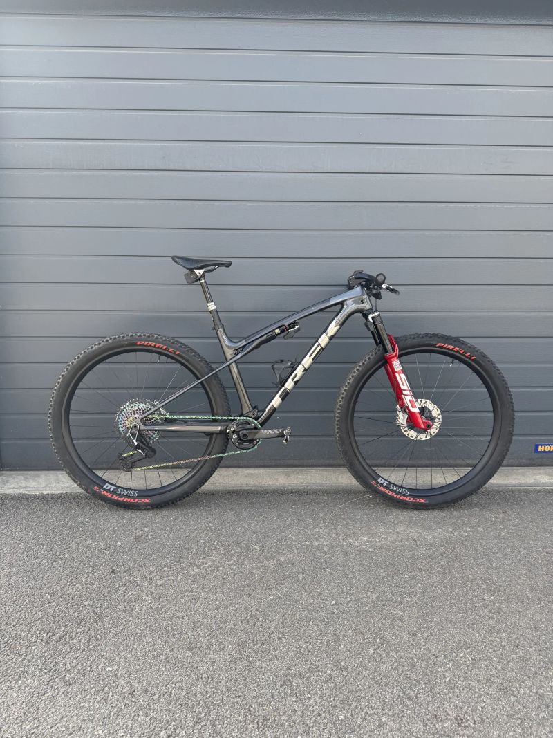 Trek Supercaliber SLR Gen 2 flight attendant vel. L 