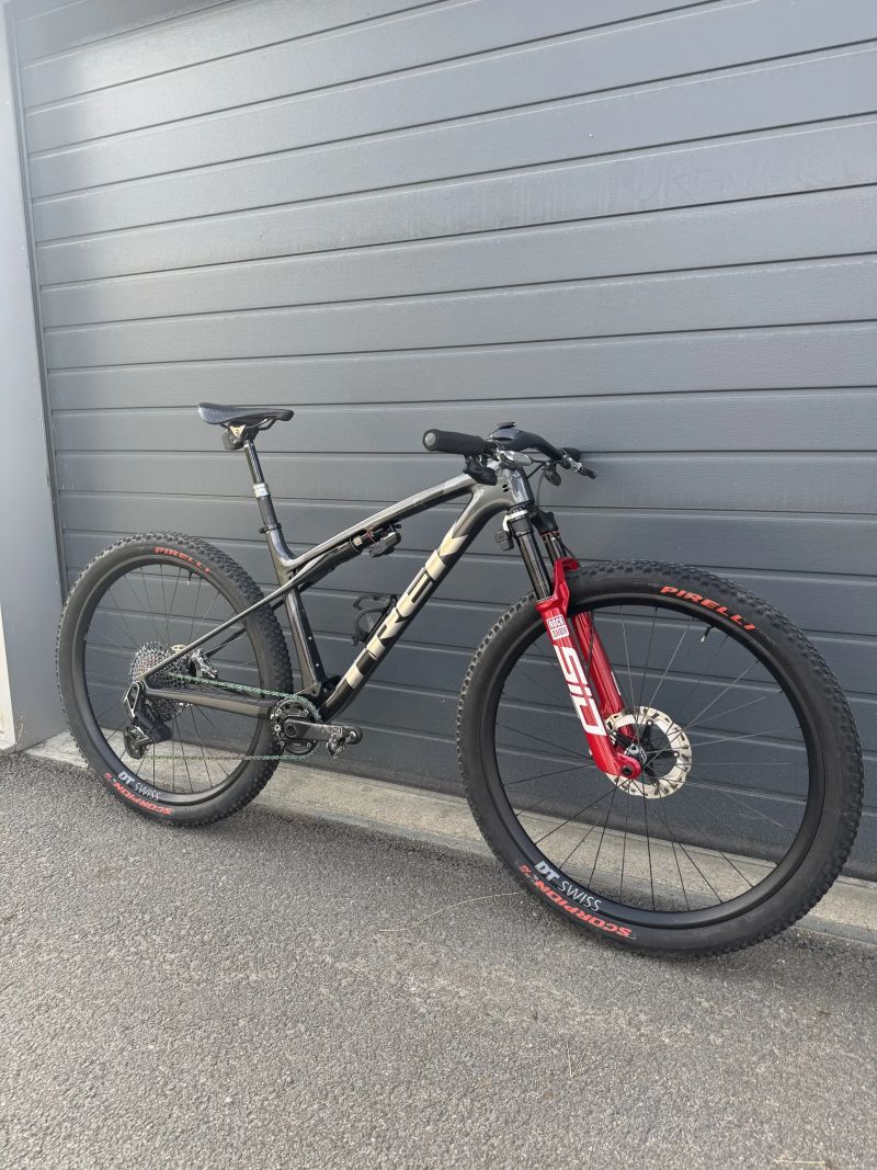 Trek Supercaliber SLR Gen 2 flight attendant vel. L 
