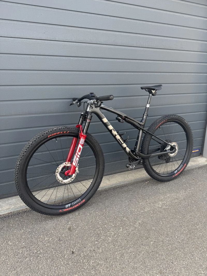 Trek Supercaliber SLR Gen 2 flight attendant vel. L 