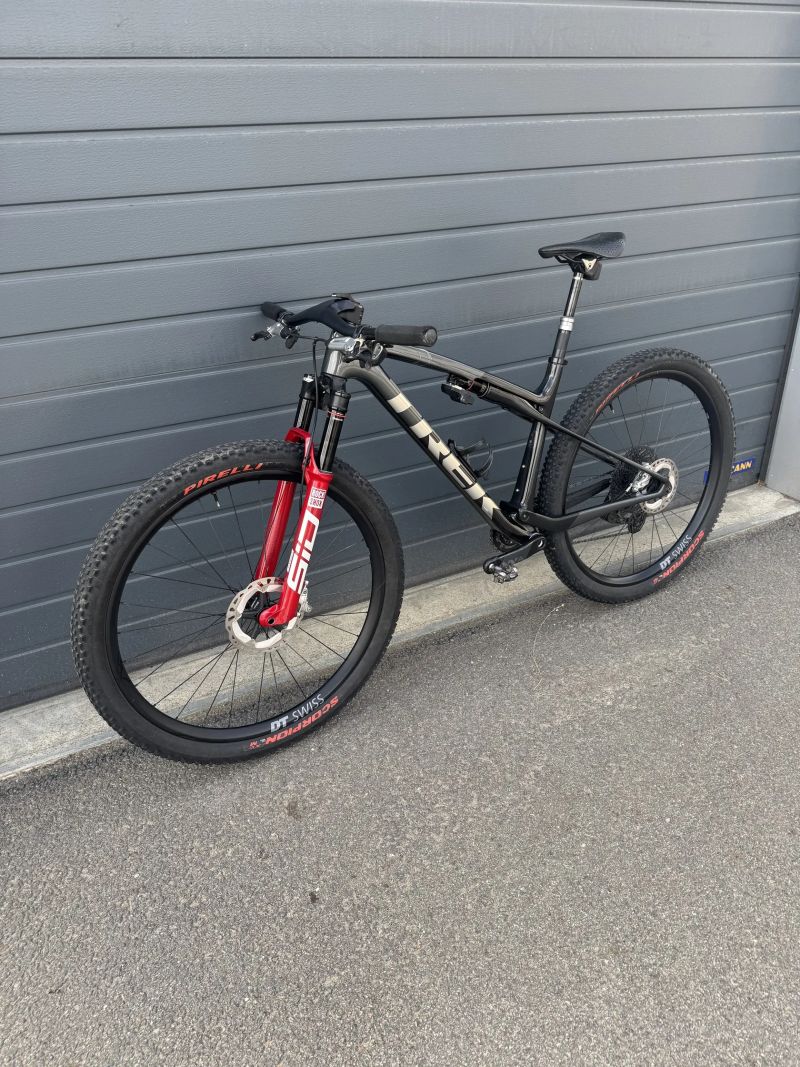 Trek Supercaliber SLR Gen 2 flight attendant vel. L 