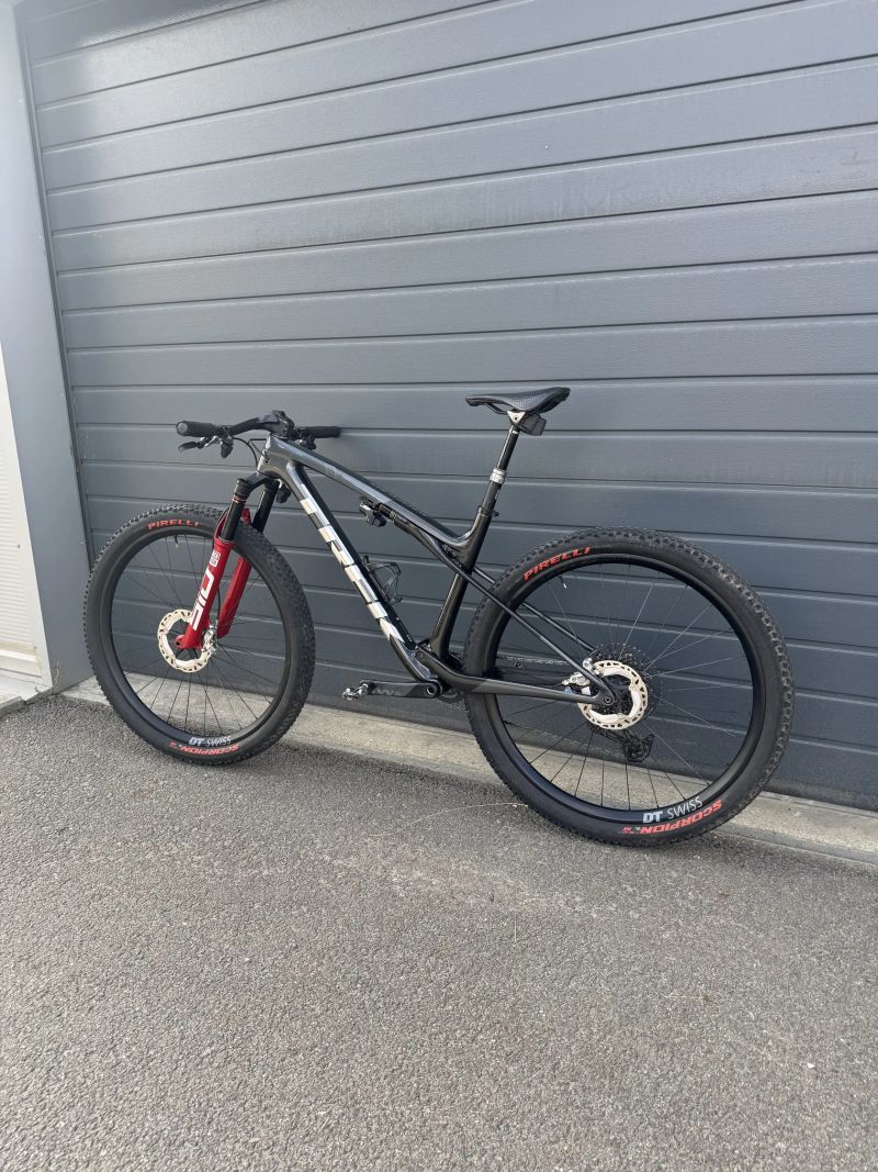 Trek Supercaliber SLR Gen 2 flight attendant vel. L 