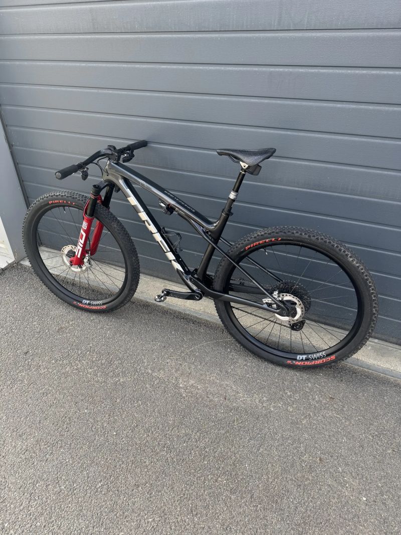 Trek Supercaliber SLR Gen 2 flight attendant vel. L 