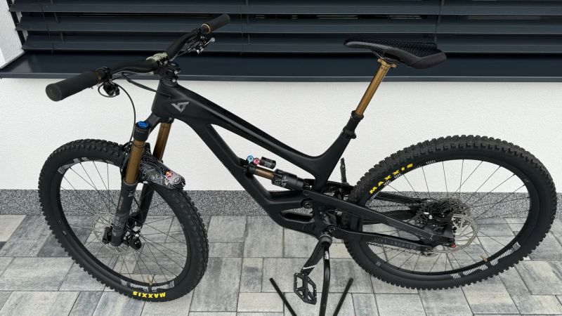 YT Capra Pro Race Black Magic L 2020