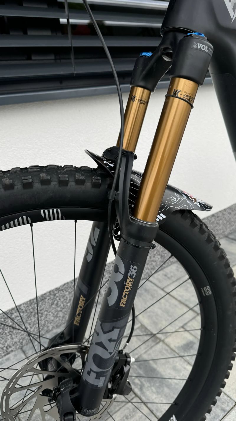 YT Capra Pro Race Black Magic L 2020