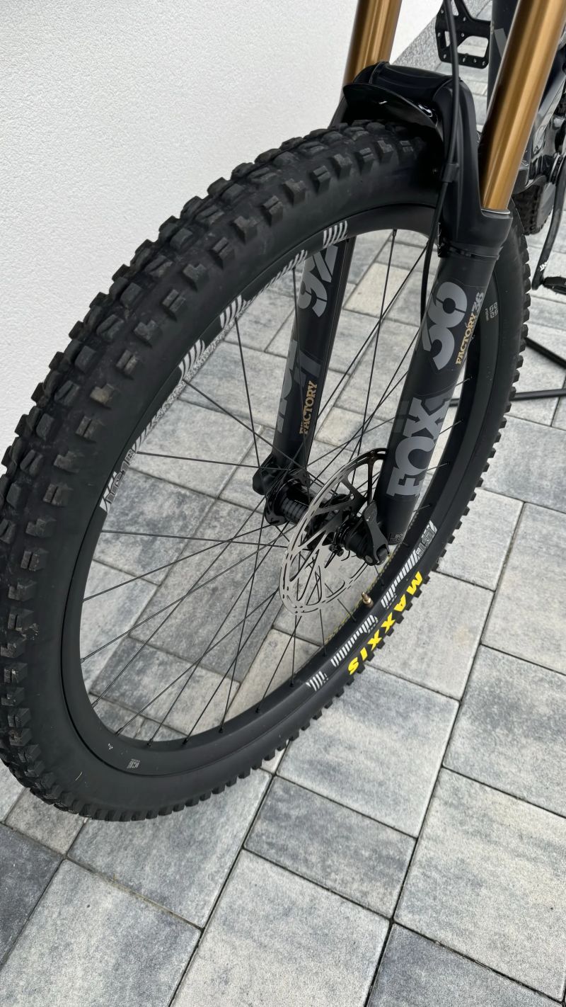 YT Capra Pro Race Black Magic L 2020
