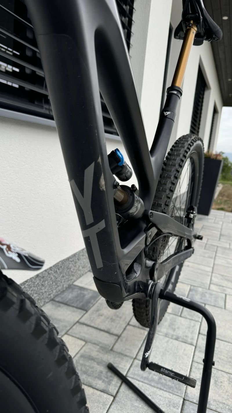 YT Capra Pro Race Black Magic L 2020