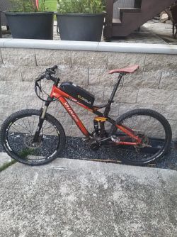 Celoodrpužené kolo specialized