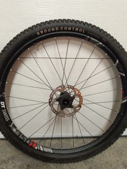 Použité zaplétané kola DT SWISS XR 1501 Boost s naby Bitex kazetou Sram GX, plášti a kotouči. 